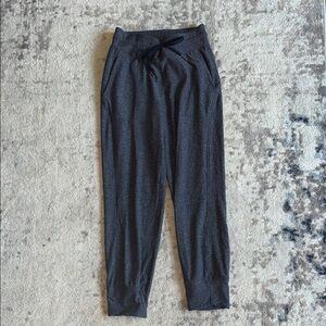 Lululemon women’s gray Jogger Pants SIZE 4
